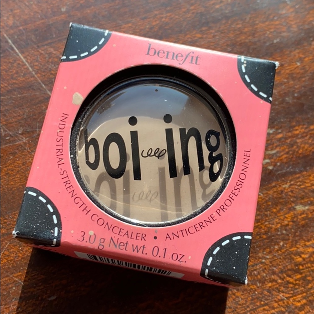 Benefit boiing concealer.